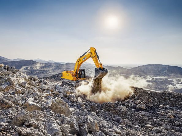 JCB, 52 tonluk 520X ile ağır sınıfta gücünü büyütüyor