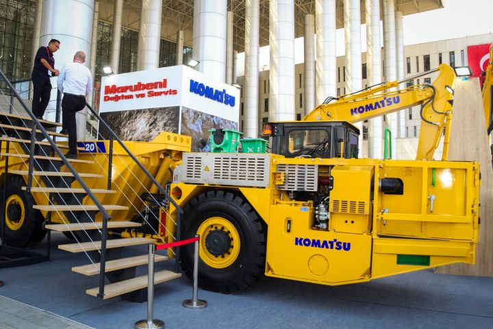 Komatsu-HX20-01.jpg