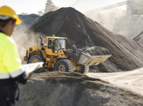 “Türk madencileri, Türkiye’nin kalkınması için gece gündüz çalışıyor”